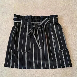 Urban Heritage Black and White Striped Skirt Size Medium Short Casual